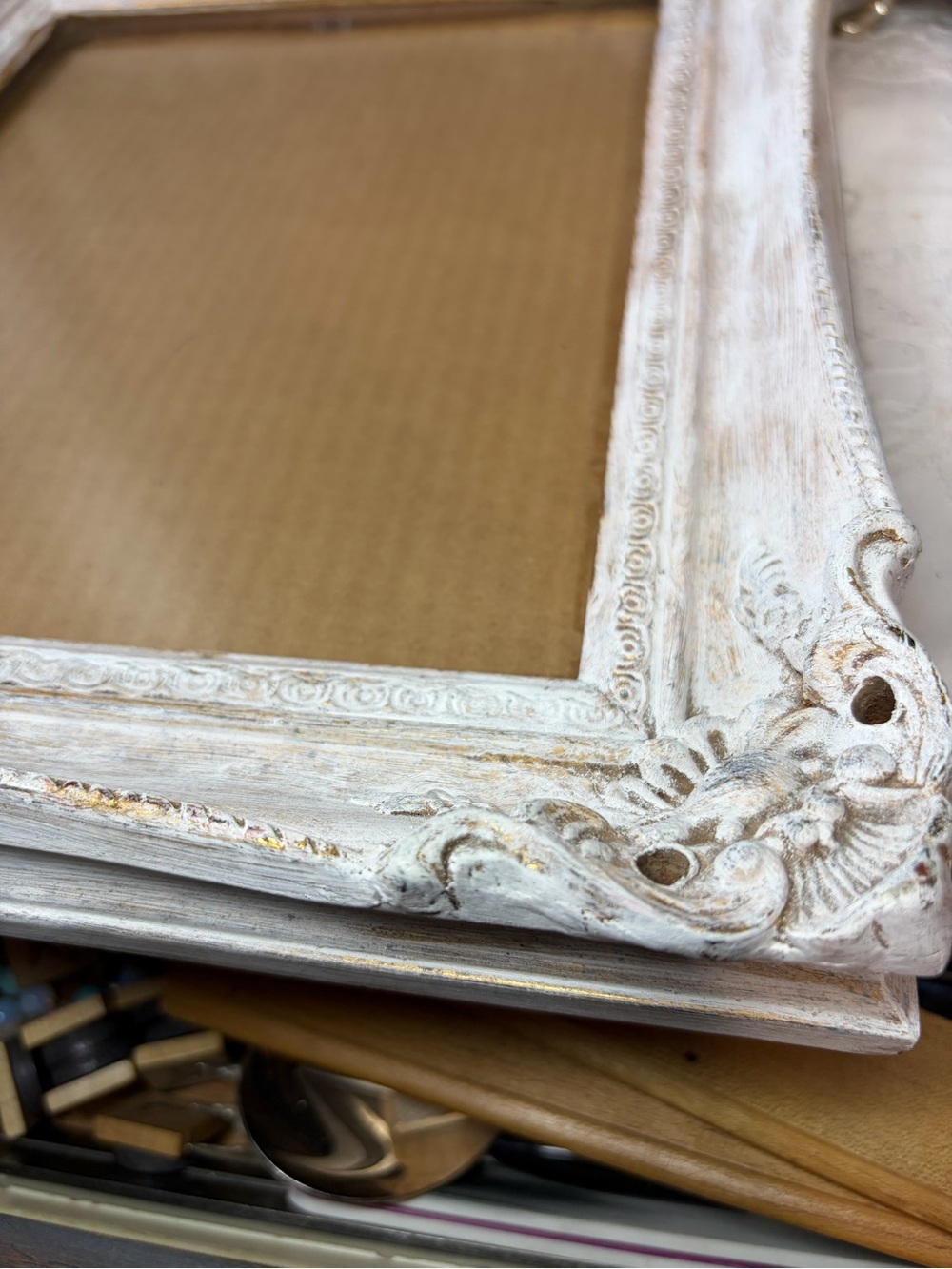 Vintage painted wood white gold picture frame - Picture 6 of 7
